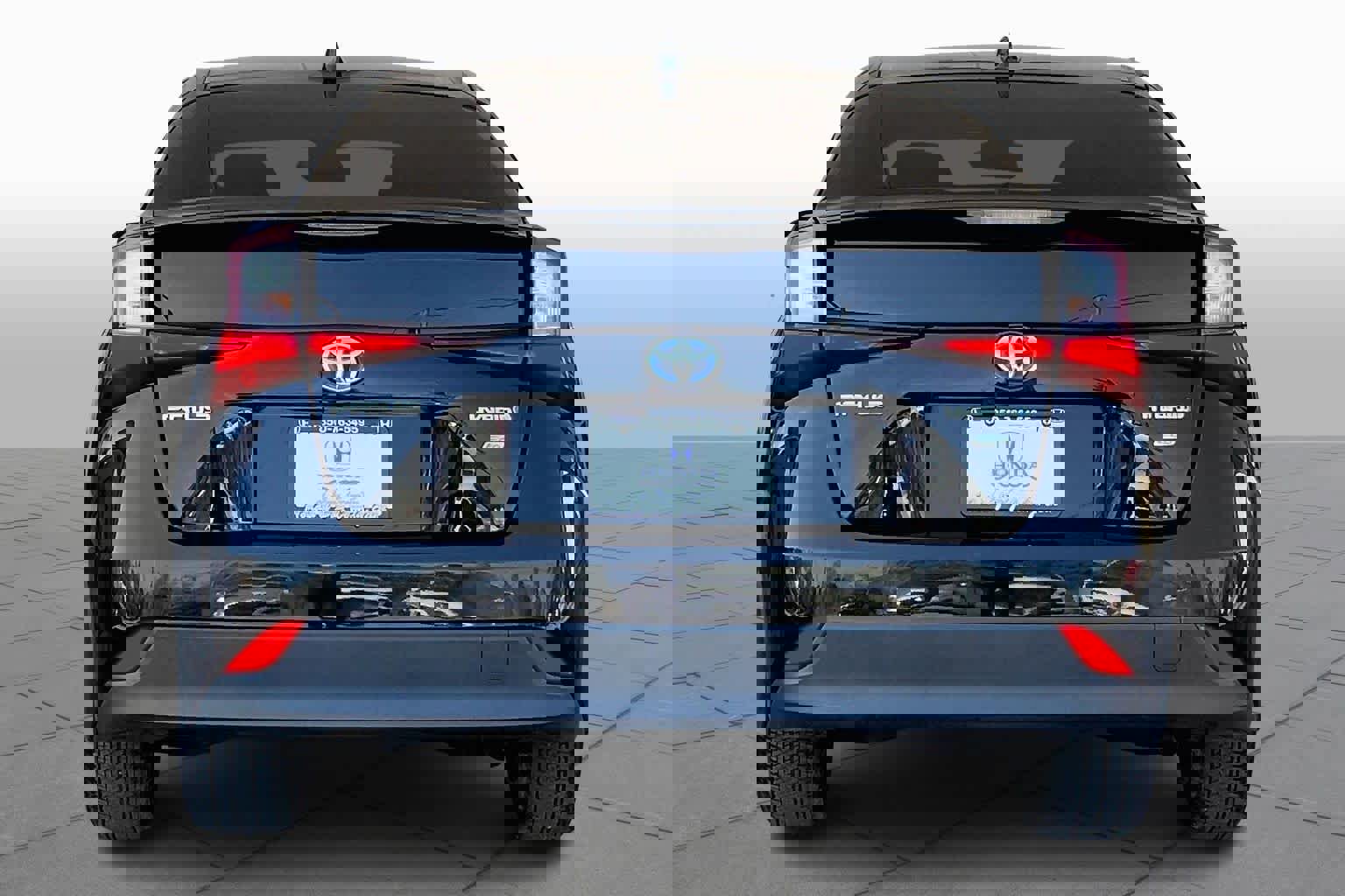 Used 2022 Toyota Prius L Eco image 5