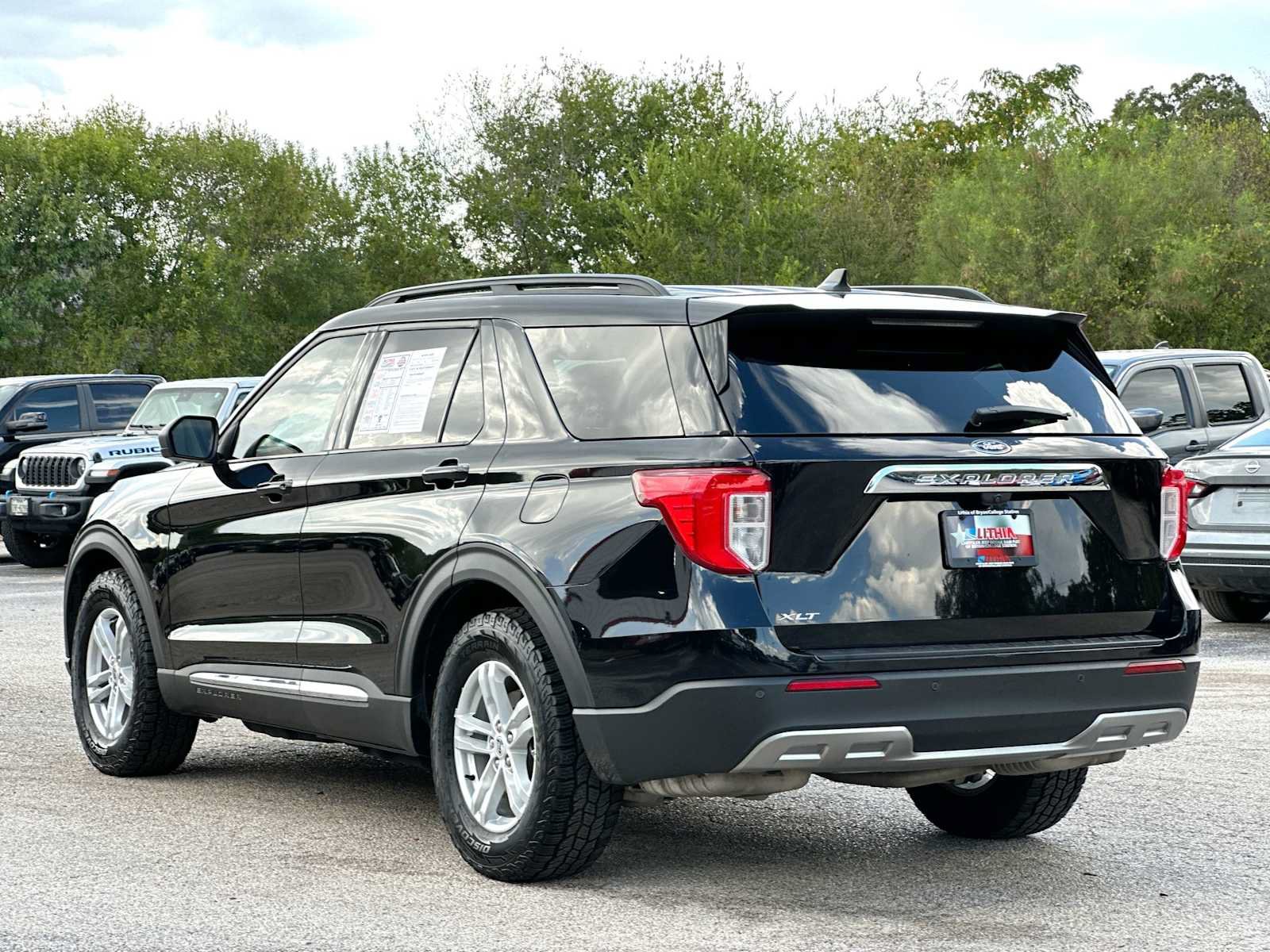 Used 2024 Ford Explorer XLT w/ Equipment Group 202A RWD image 13