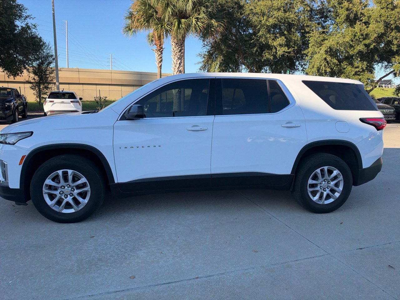 Used 2023 Chevrolet Traverse LS FWD image 2