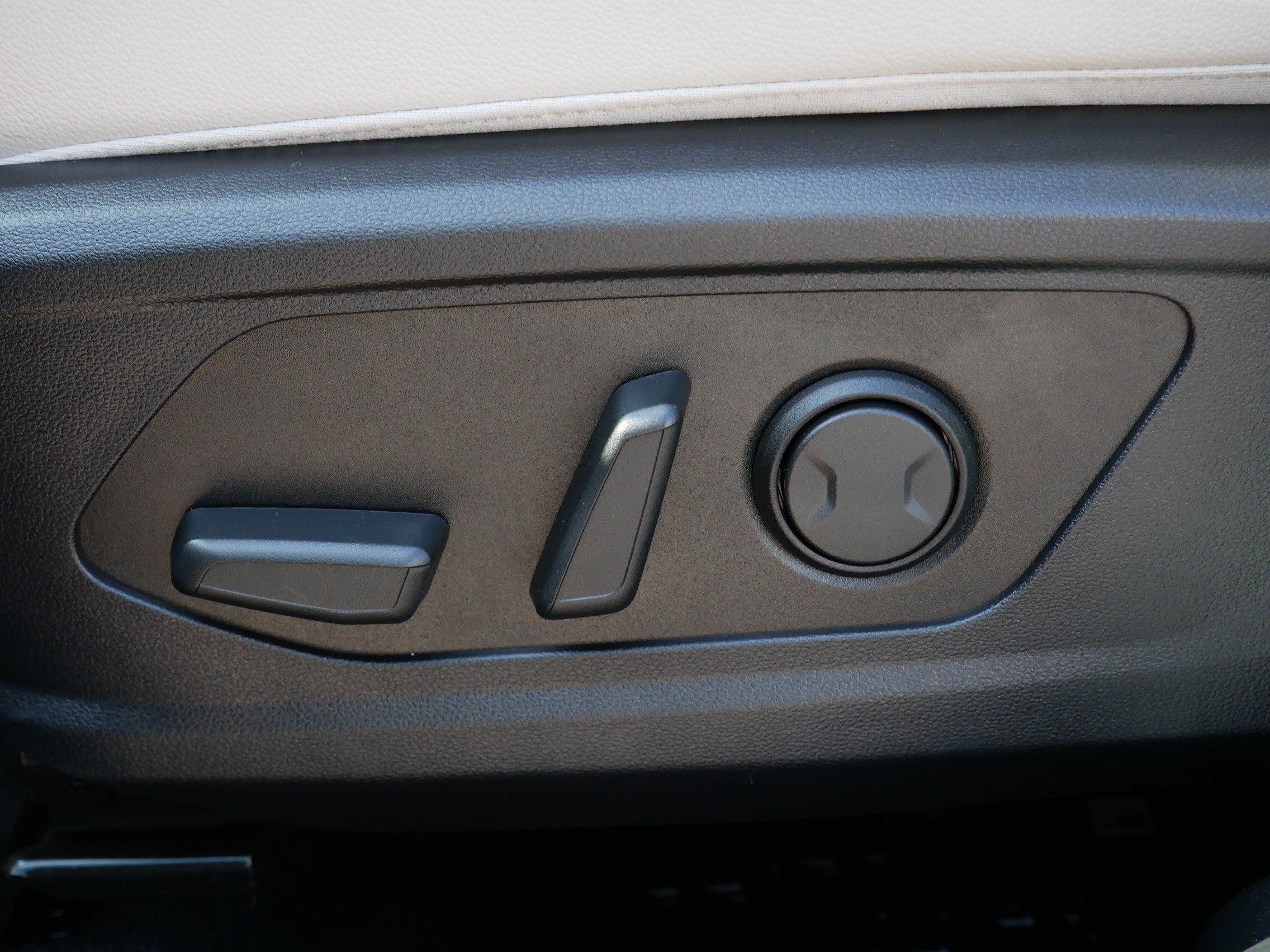 Used 2024 Hyundai Tucson Limited AWD/4WD image 19