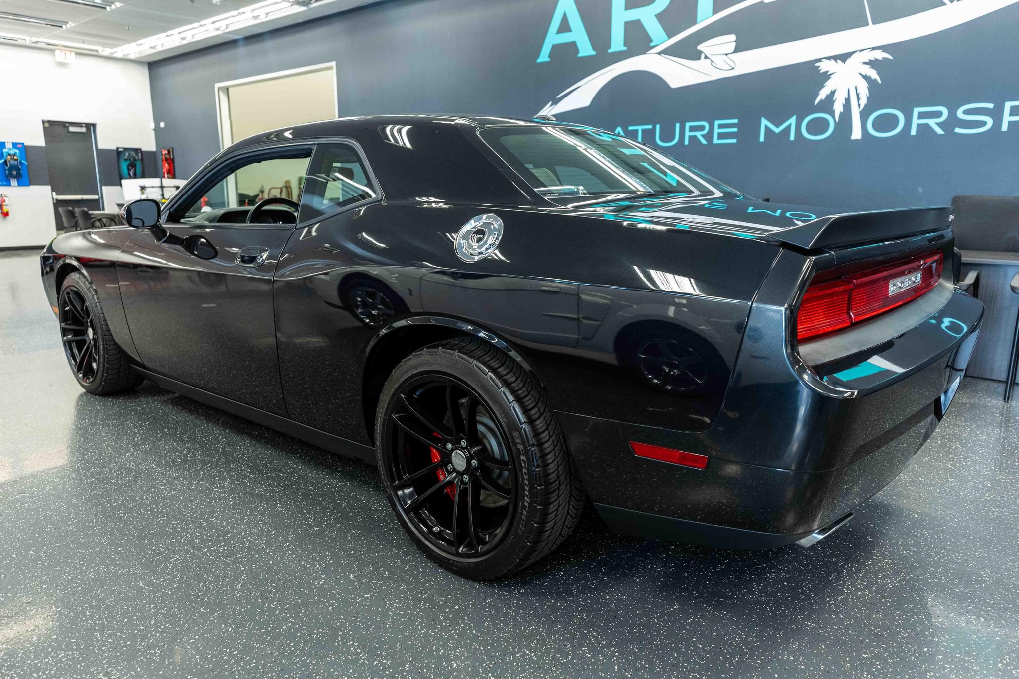 Used 2010 Dodge Challenger SRT8 RWD image 9