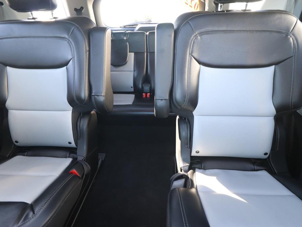Used 2022 Ford Explorer XLT w/ Equipment Group 202A RWD image 24