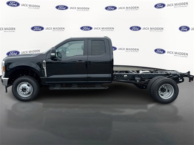 New 2025 Ford F350 XL w/ XL Chrome Package image 7
