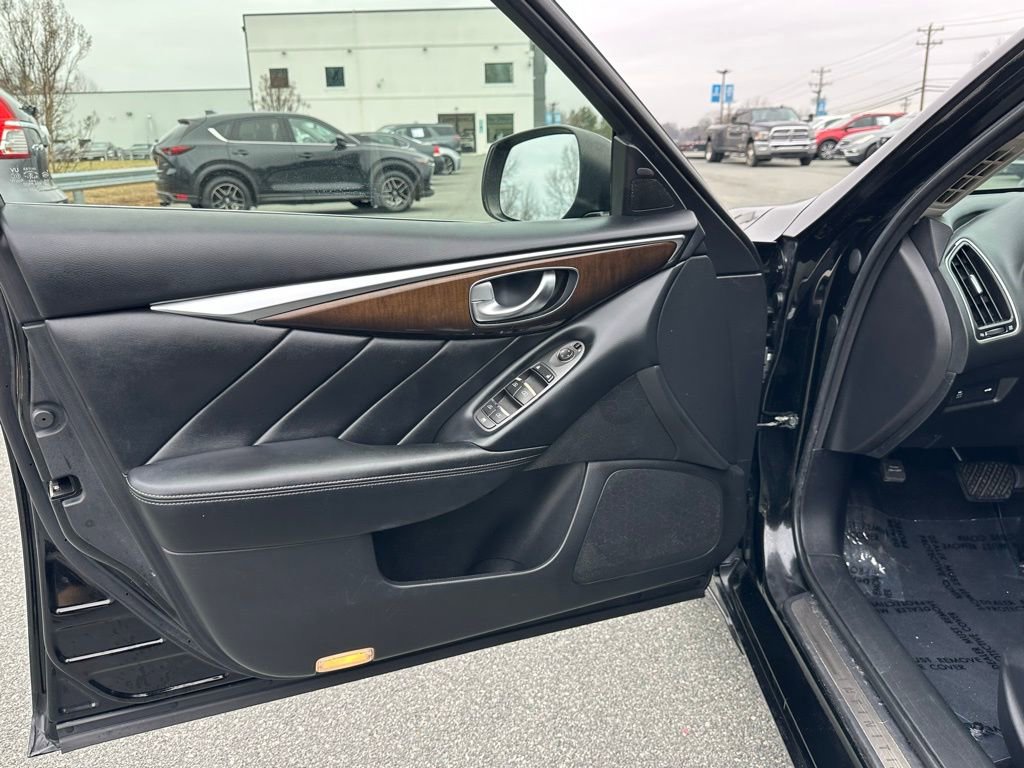 Used 2018 INFINITI Q50 Luxe w/ Essential Package (3.0T Luxe) image 15