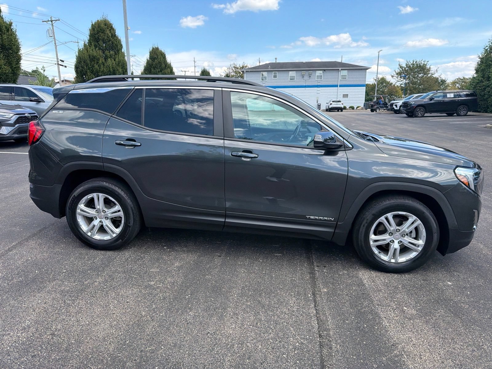 Used 2021 GMC Terrain SLE w/ Driver Convenience Package FWD image 6