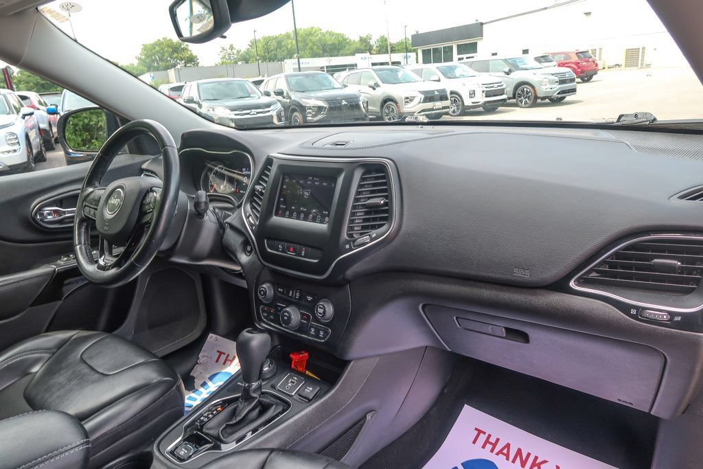 Used 2021 Jeep Cherokee Latitude Plus AWD/4WD image 17