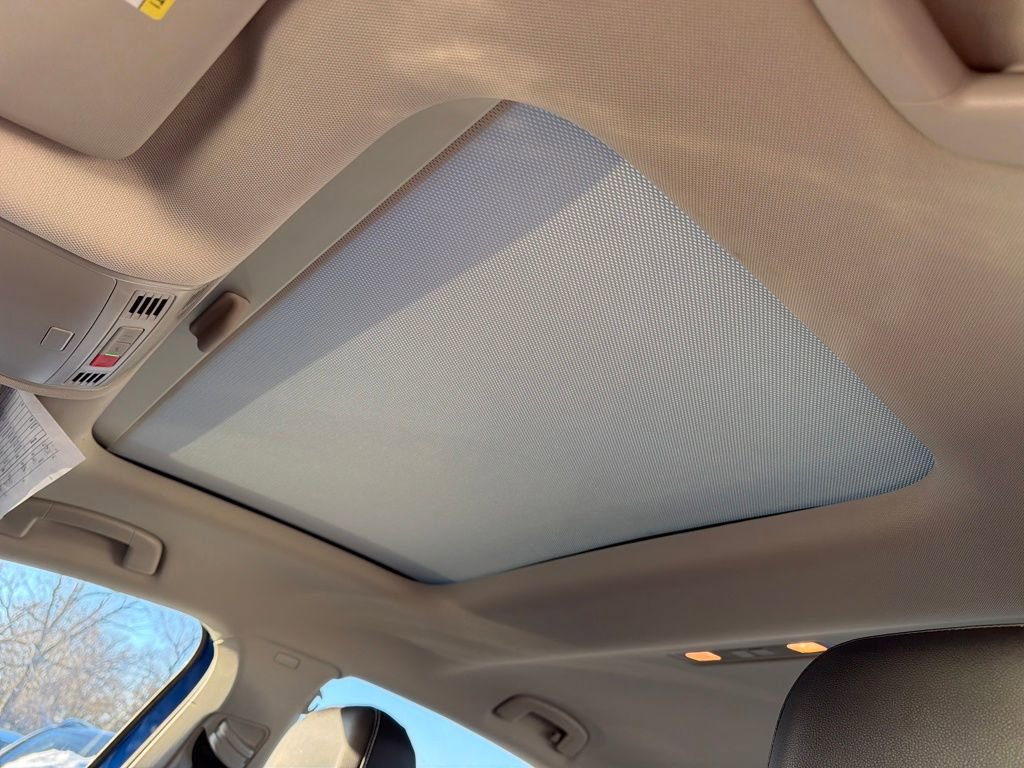 Used 2023 Volkswagen Jetta SE w/ Panoramic Sunroof Package image 24