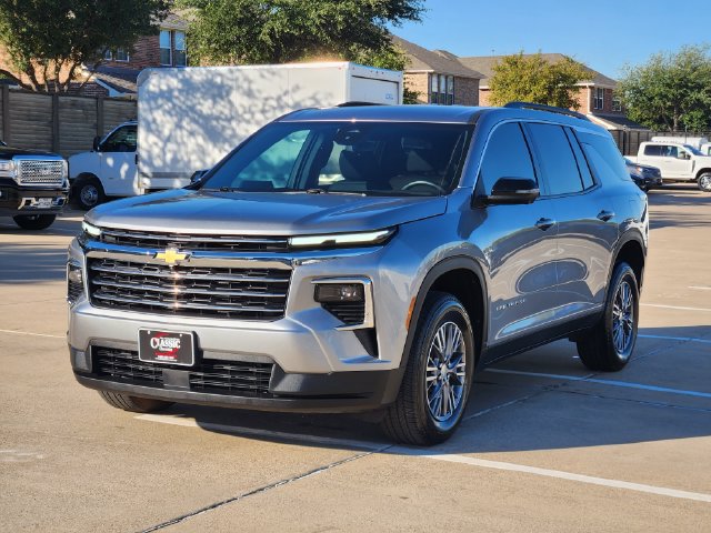 Used 2025 Chevrolet Traverse LT w/ Driver Confidence Package FWD image 11