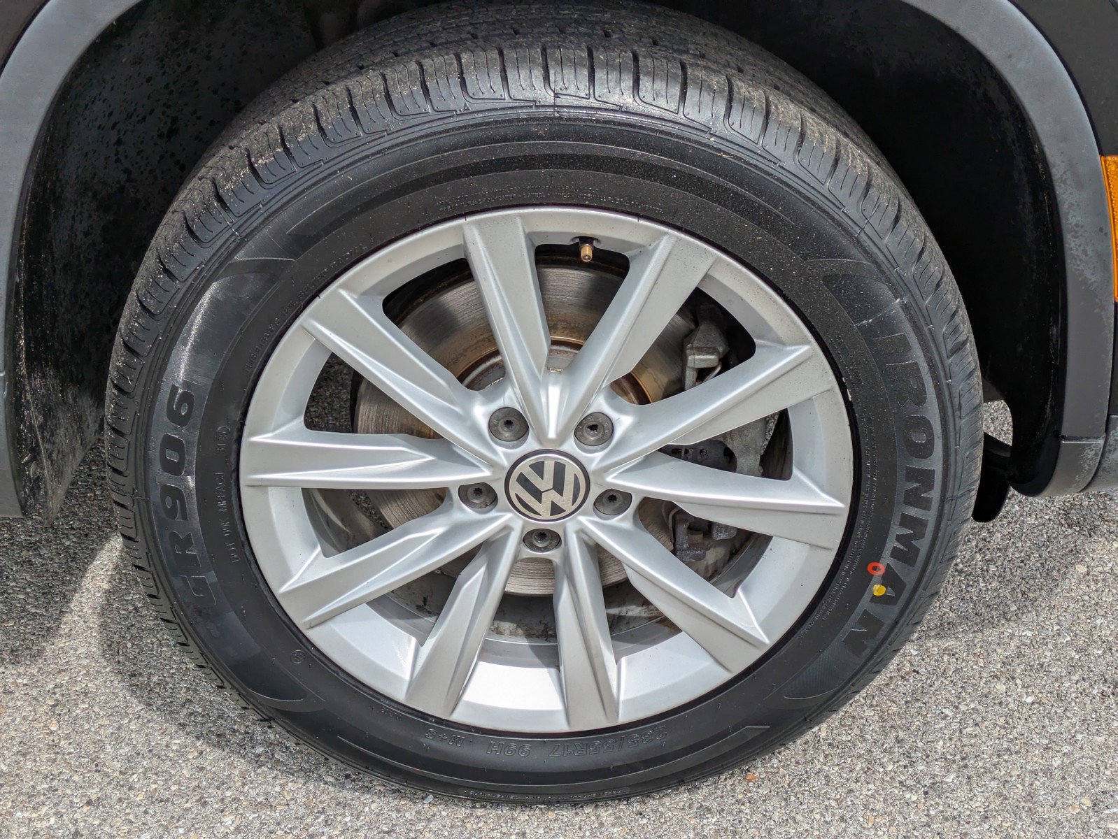 Used 2017 Volkswagen Tiguan S image 9