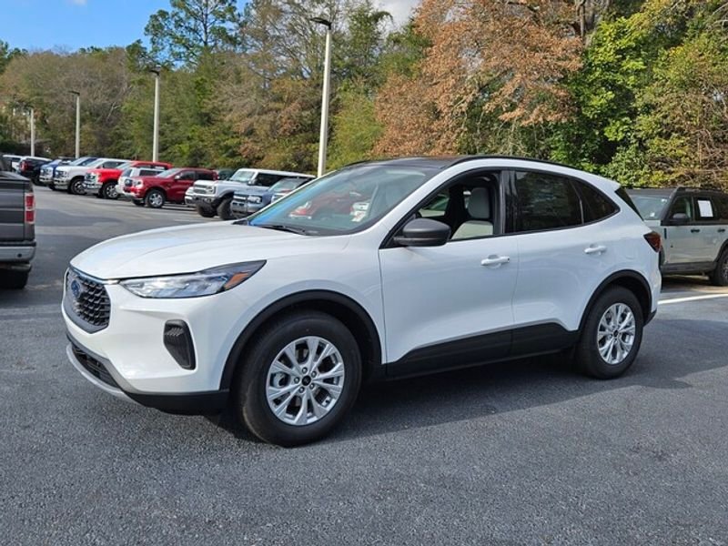 New 2026 Ford Escape Active w/ Tech Pack #1 FWD image 3