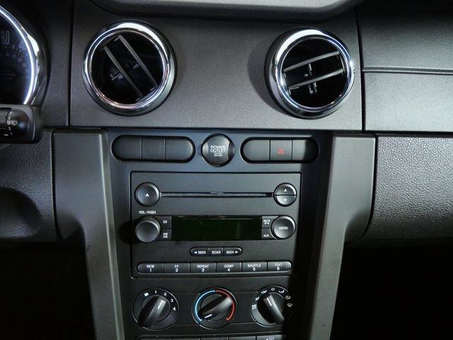 Used 2005 Ford Mustang Coupe RWD image 18