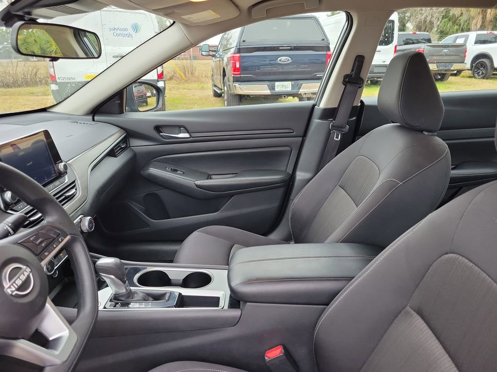 Used 2024 Nissan Altima 2.5 SV image 13
