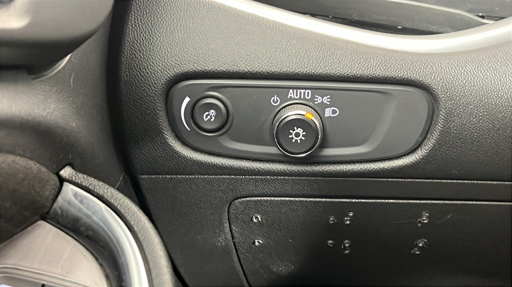 Used 2022 Chevrolet Malibu LT FWD image 30