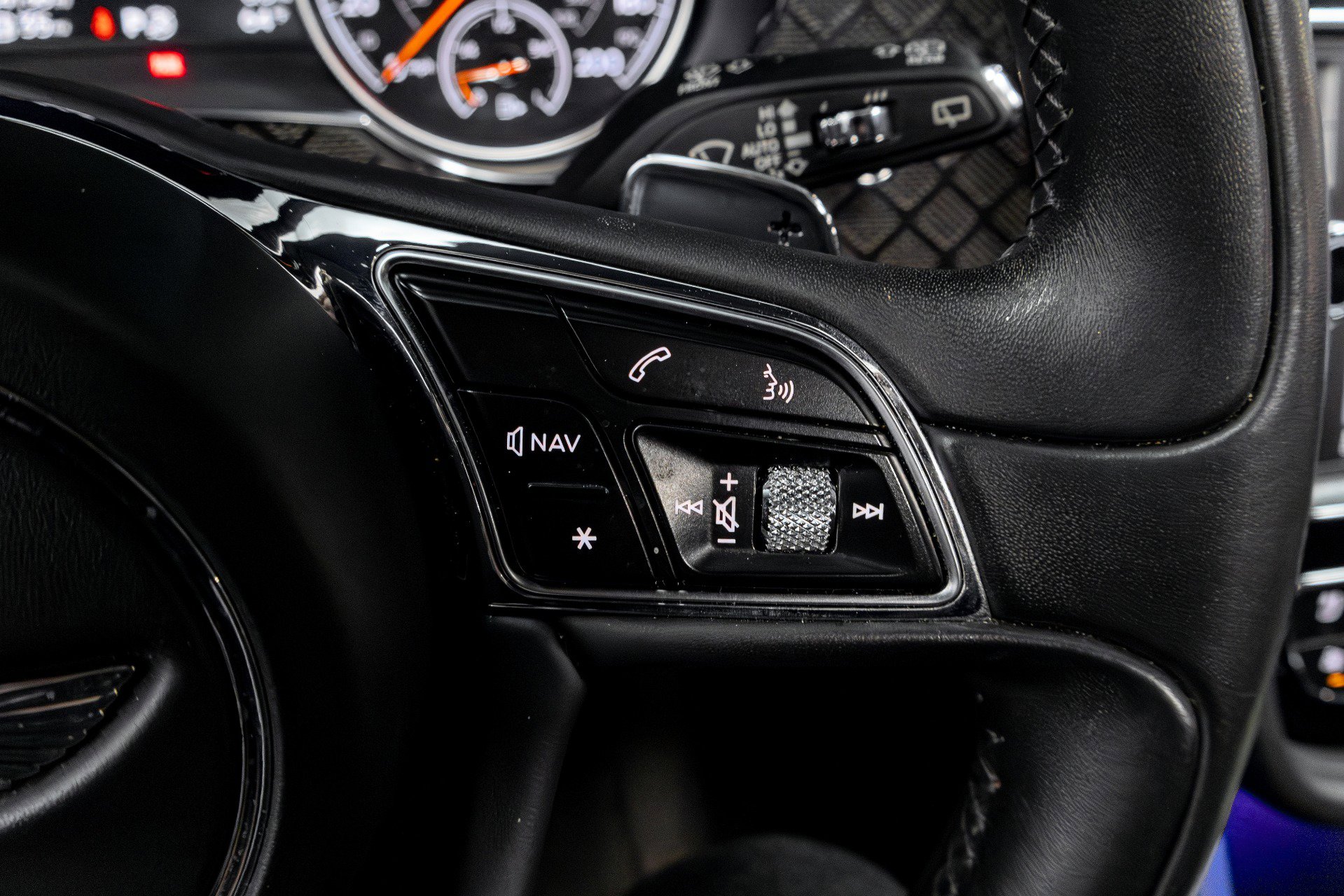 Used 2020 Bentley Bentayga Design Series image 57