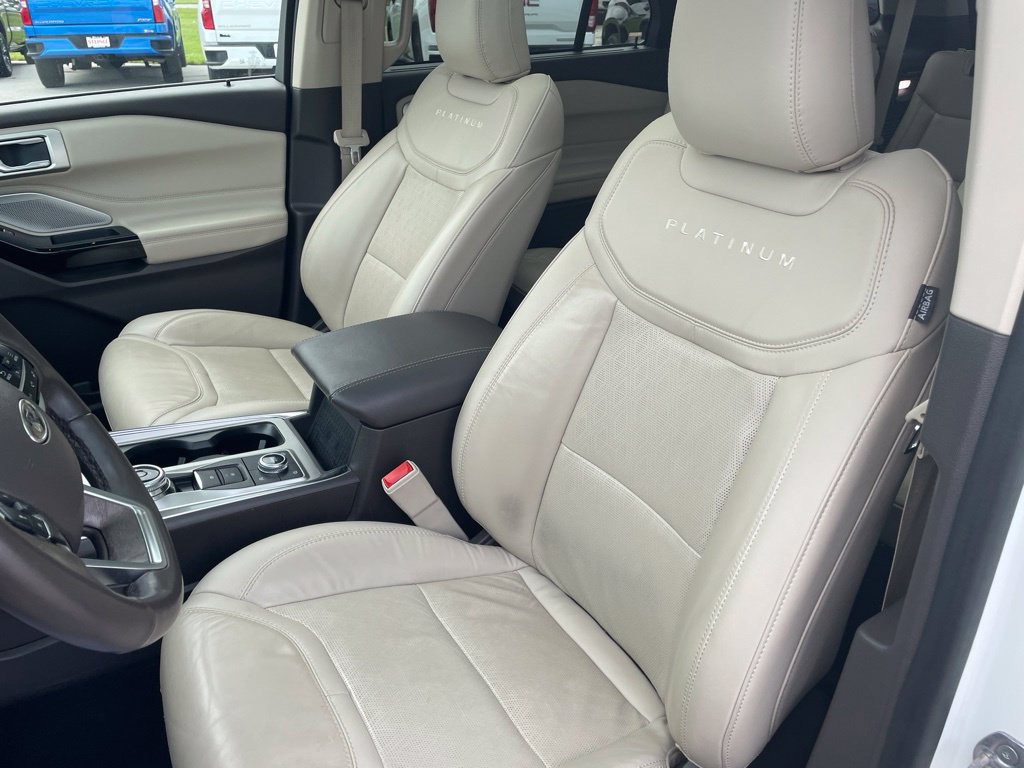 Used 2023 Ford Explorer Platinum w/ Technology Package AWD/4WD image 15