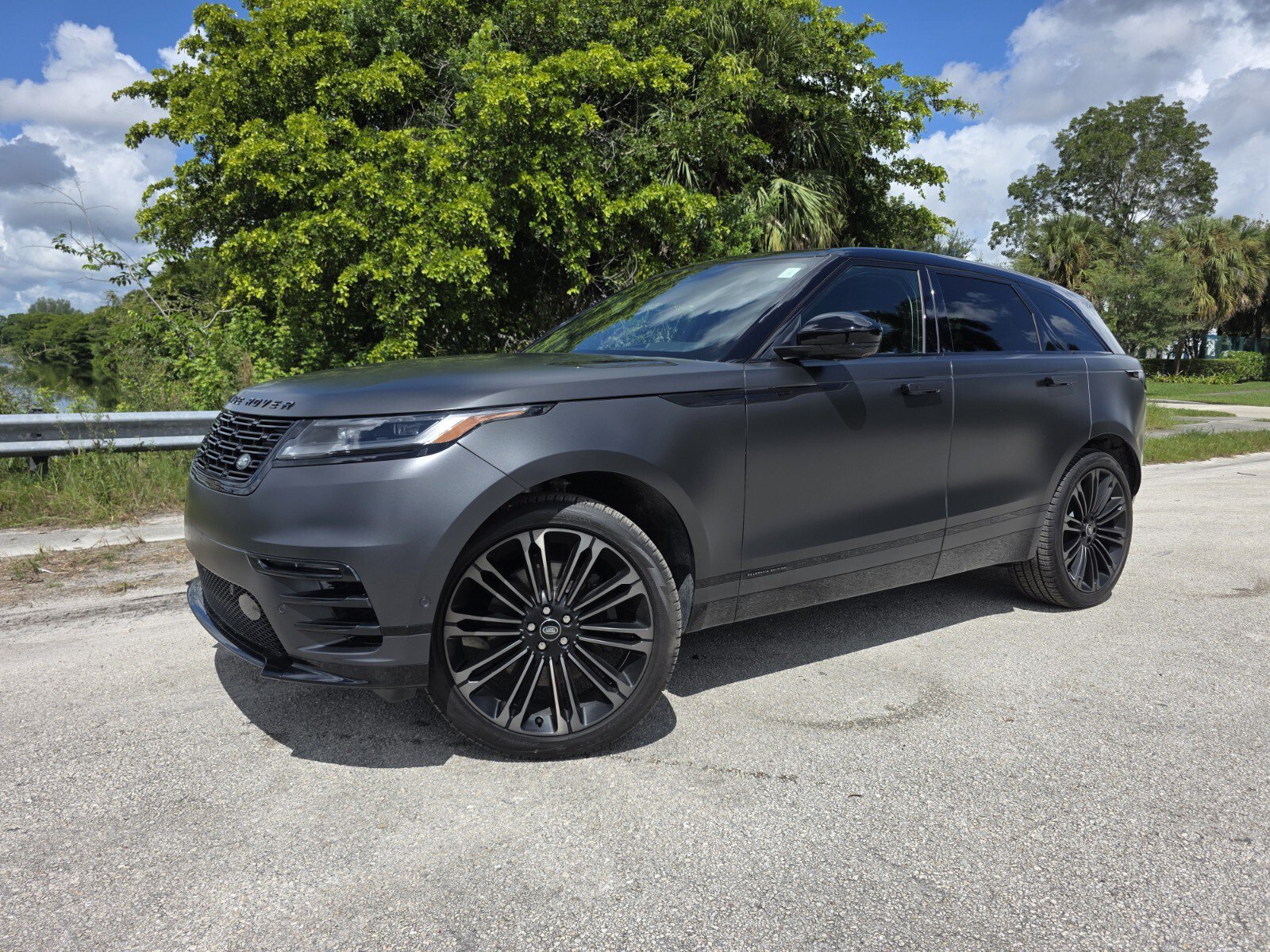 Used 2026 Land Rover Range Rover Velar Belgravia AWD/4WD image 1
