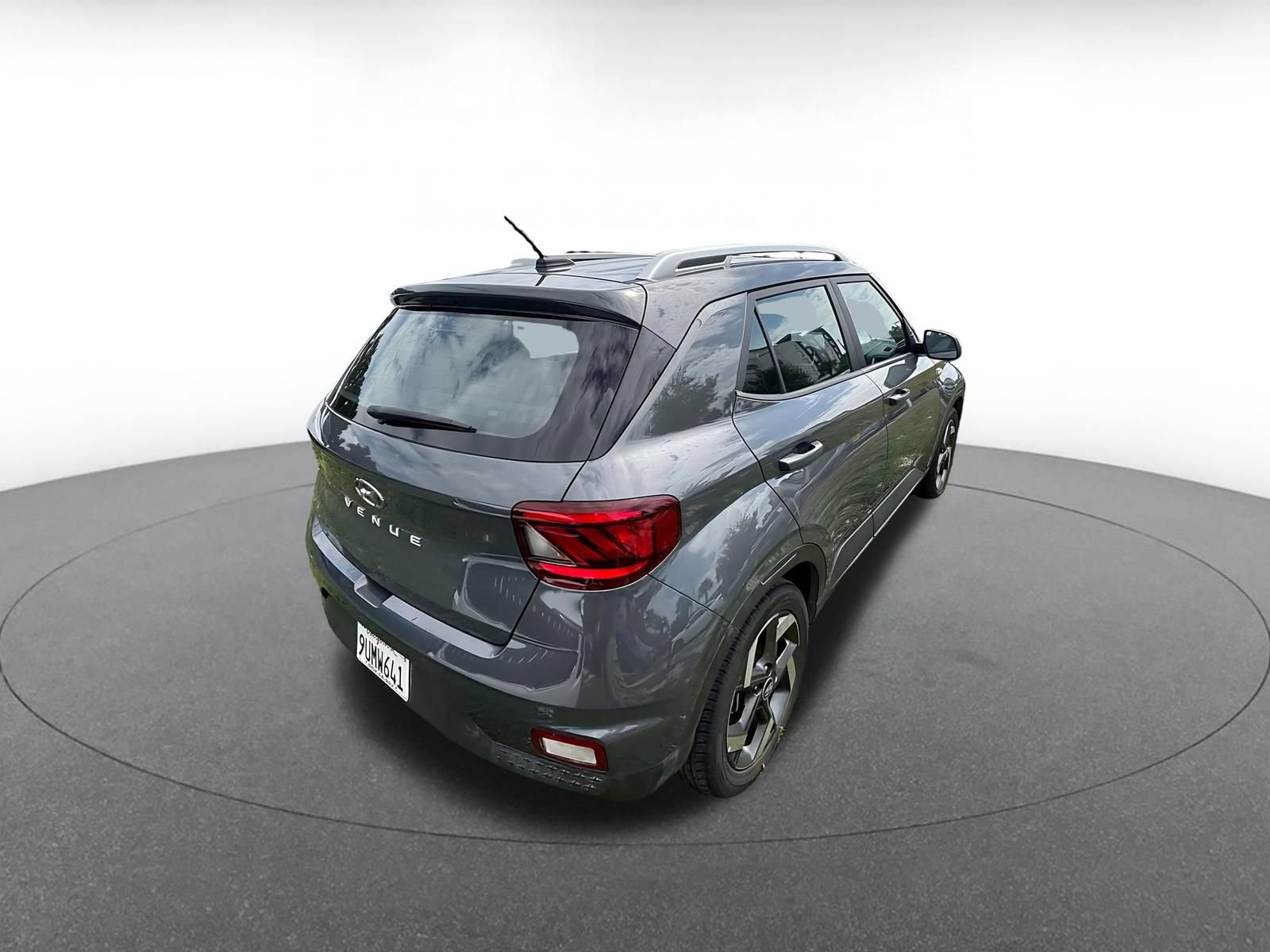 Used 2025 Hyundai Venue SEL FWD image 10
