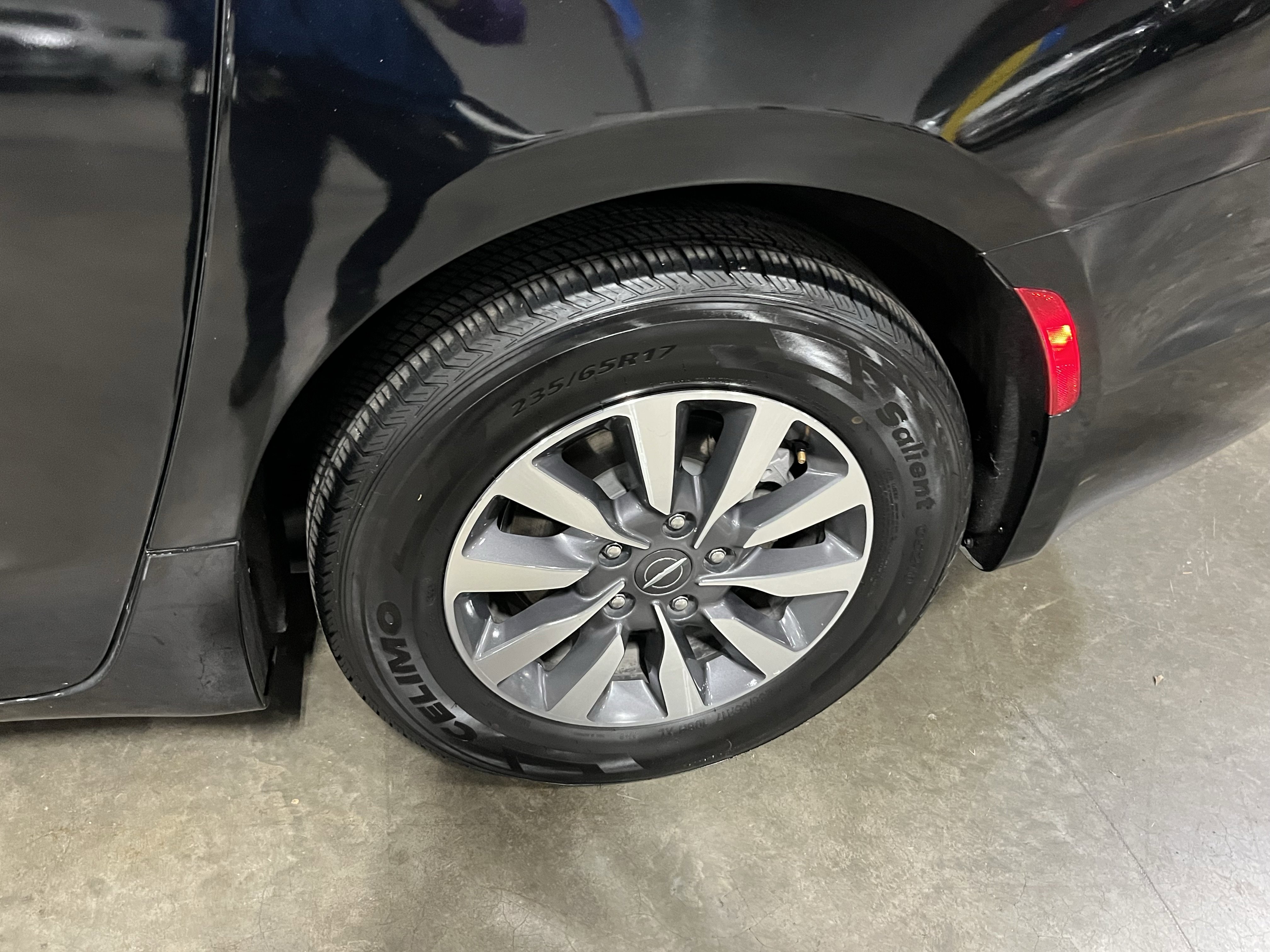 Used 2024 Chrysler Pacifica Select image 25