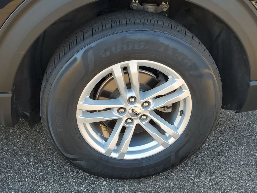 Used 2022 Ford Explorer XLT image 5