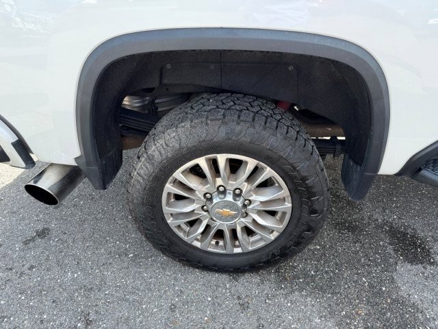 Used 2023 Chevrolet Silverado 2500 High Country w/ Z71 Off-Road Package image 4