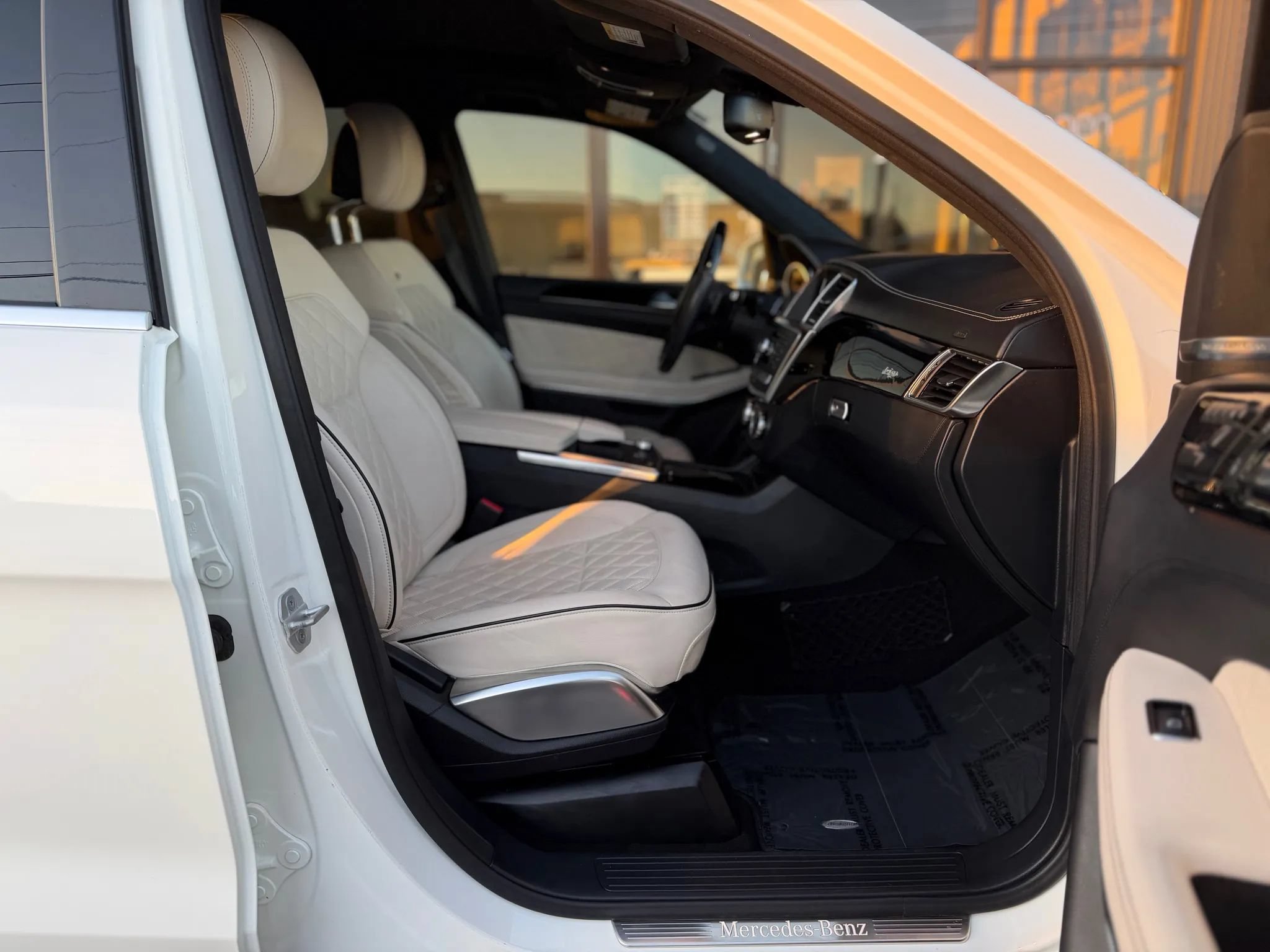 Used 2015 Mercedes-Benz GL 550 4MATIC image 31