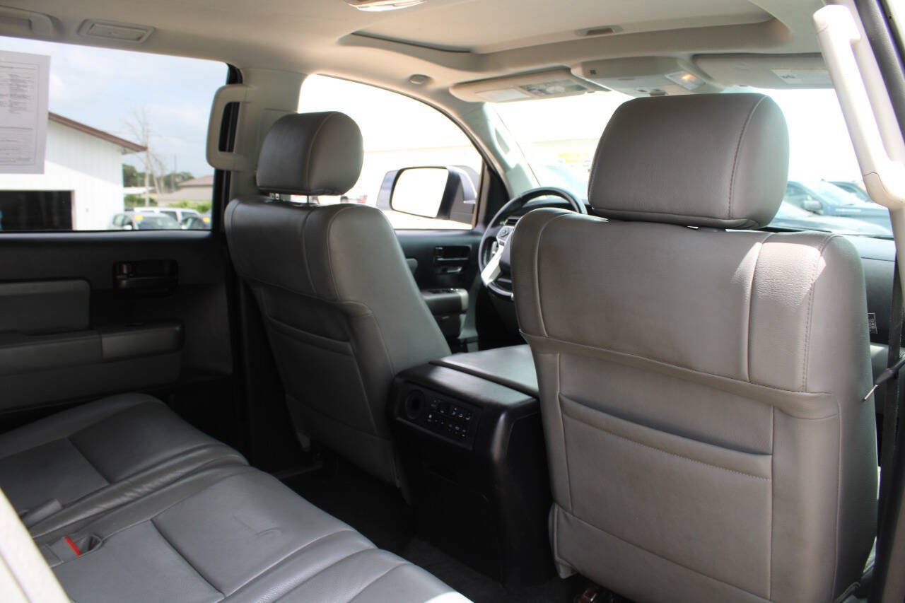 Used 2017 Toyota Sequoia SR5 AWD/4WD image 10