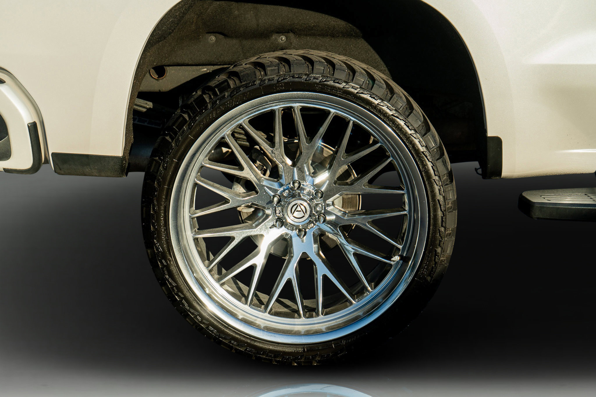 Used 2023 Chevrolet Silverado 1500 High Country w/ Technology Package image 9