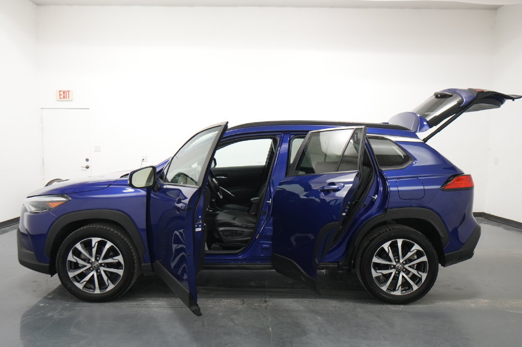Used 2022 Toyota Corolla Cross XLE w/ Convenience Package AWD/4WD image 24
