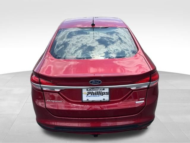 Used 2018 Ford Fusion SE w/ Fusion SE Technology Package FWD image 9