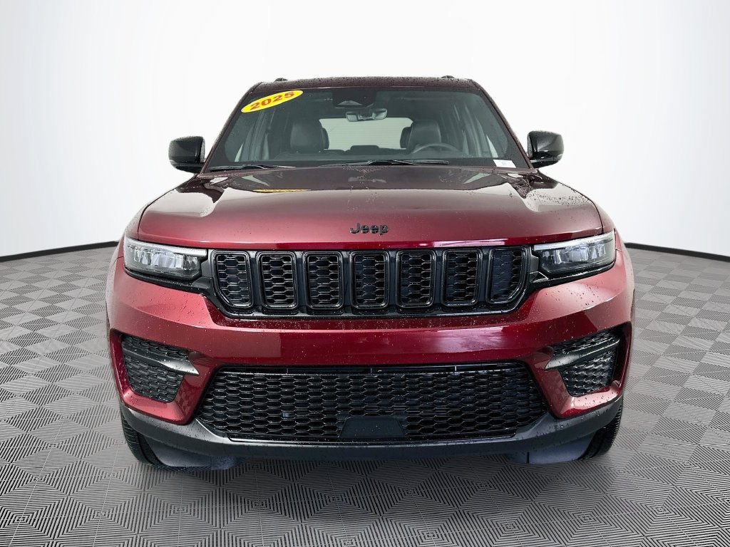 Certified 2025 Jeep Grand Cherokee Altitude AWD/4WD image 4