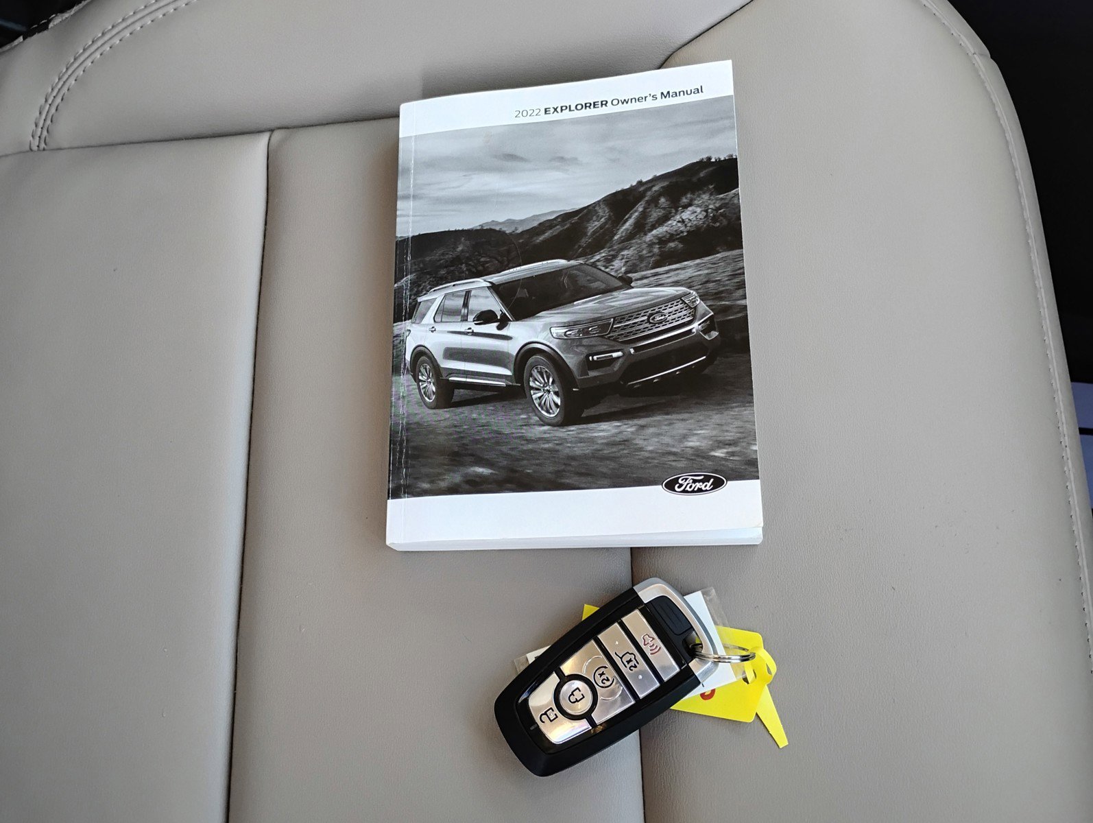 Used 2022 Ford Explorer XLT w/ Equipment Group 202A image 38