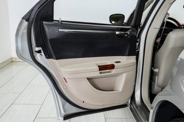 Used 2006 Chrysler 300 Touring image 42
