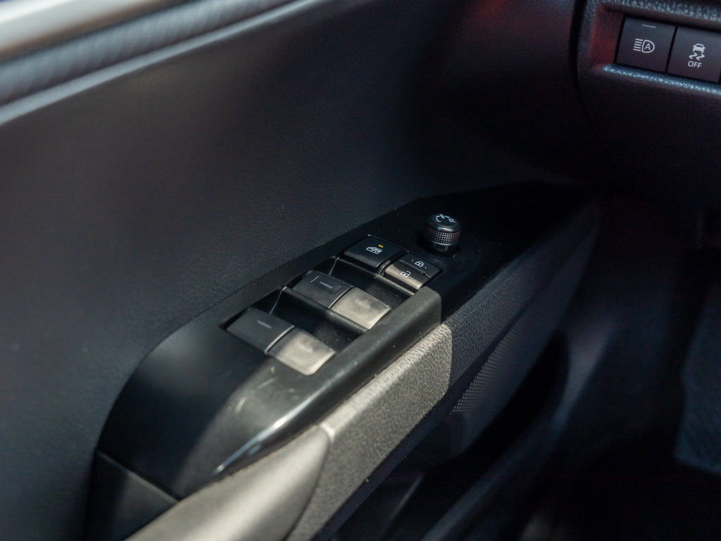 Used 2025 Toyota Camry SE FWD image 28