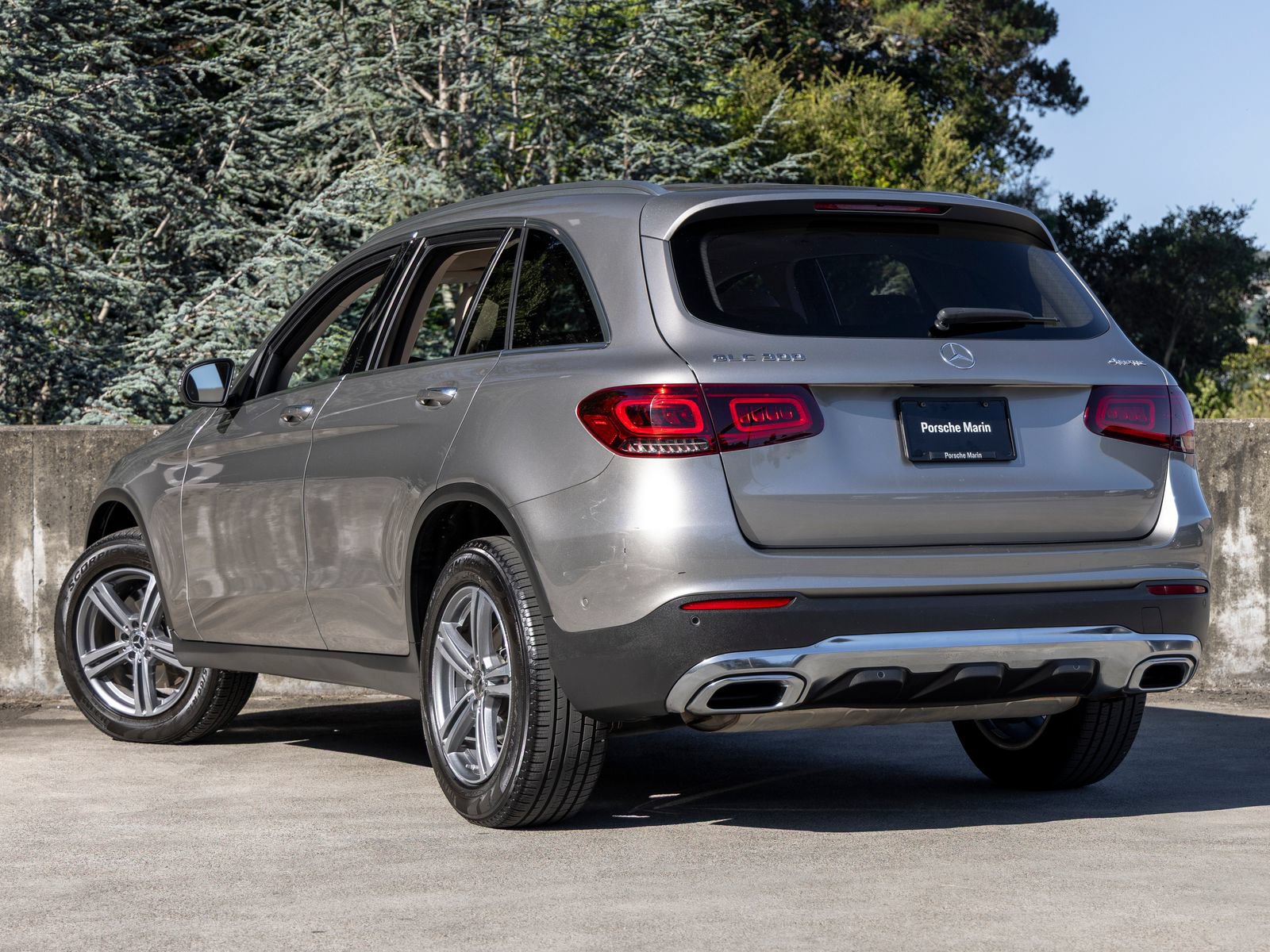 Used 2021 Mercedes-Benz GLC 300 4MATIC image 3