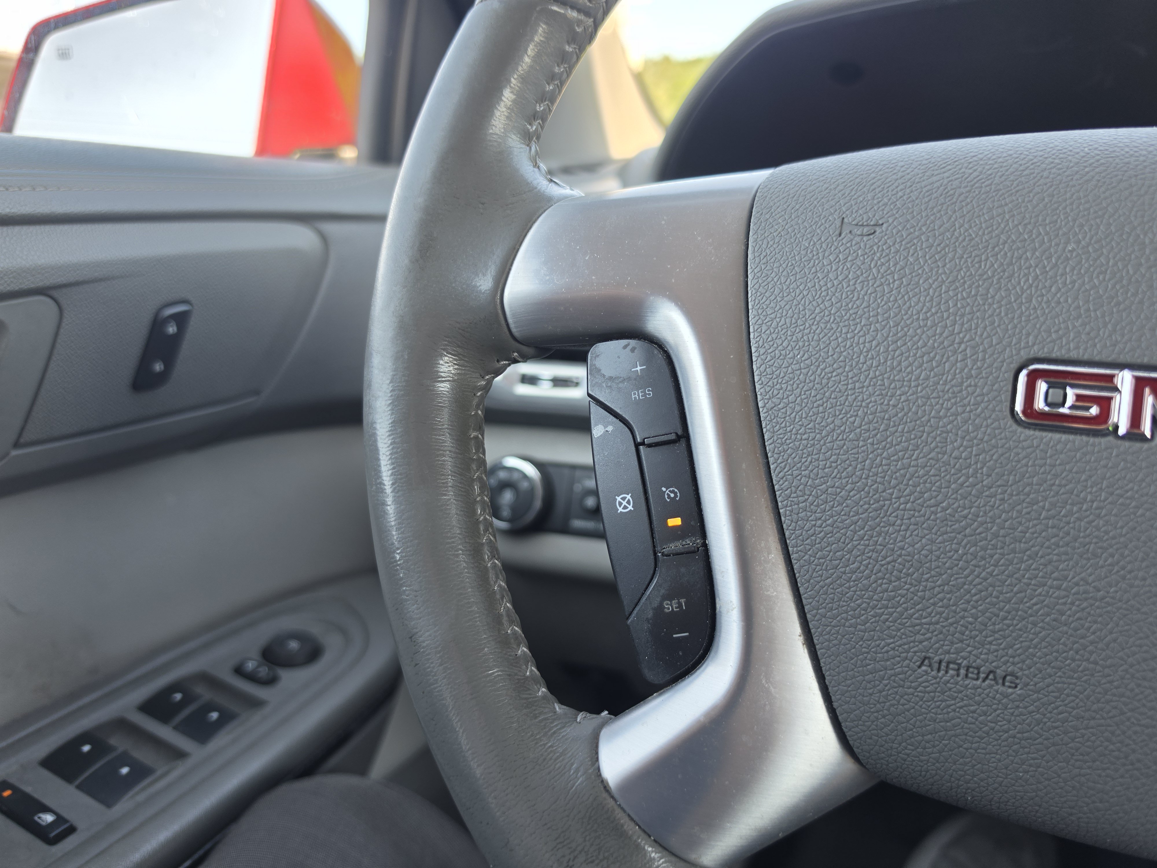 Used 2015 GMC Acadia SLT FWD image 17
