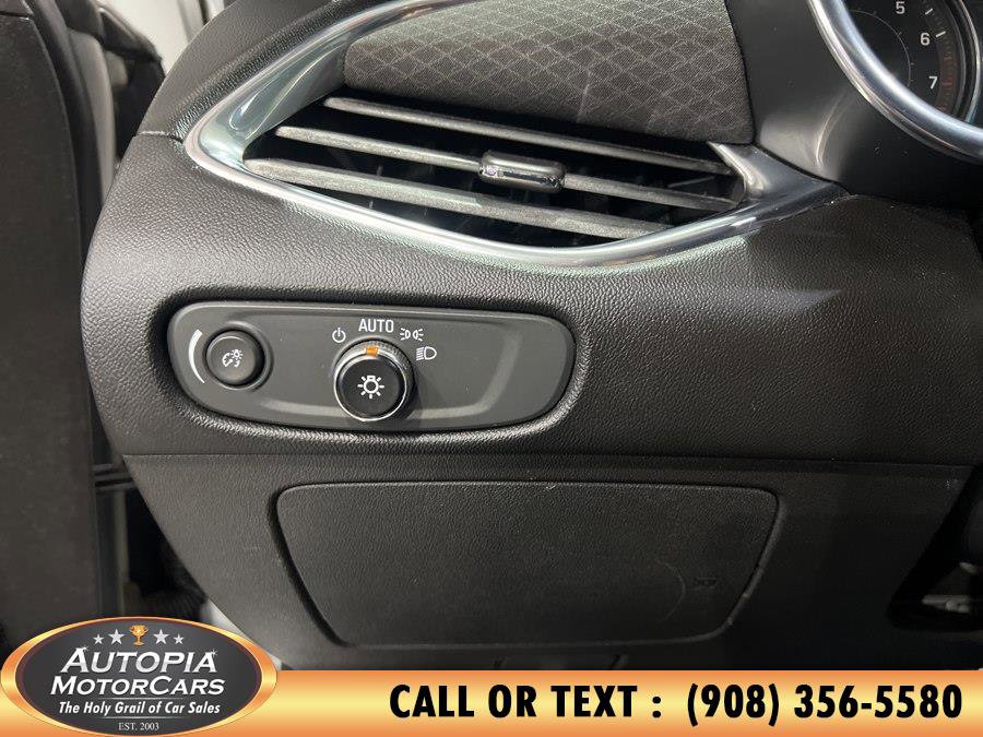 Used 2017 Chevrolet Malibu LT FWD image 17