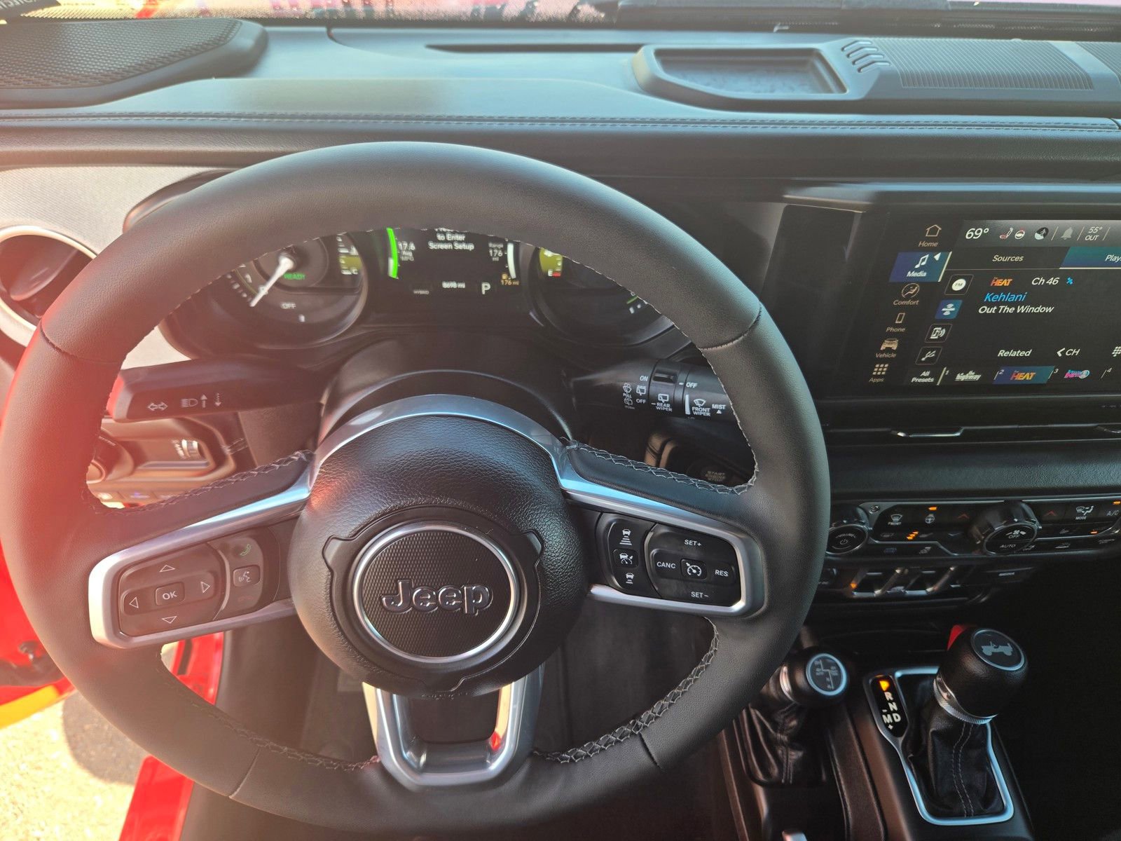 Used 2025 Jeep Wrangler Unlimited Sahara w/ Safety Group AWD/4WD image 32