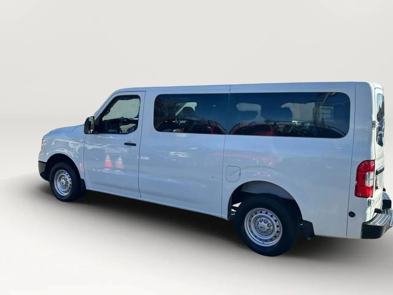 Used 2016 Nissan NV 3500 S image 7