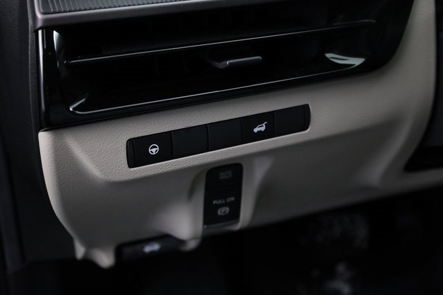 Certified 2025 Nissan Murano SV w/ Cargo Package image 13