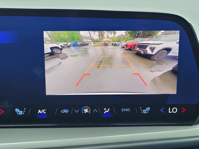 Used 2025 Chevrolet Traverse LT AWD/4WD image 11