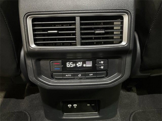 Used 2025 Volkswagen Atlas SE image 34