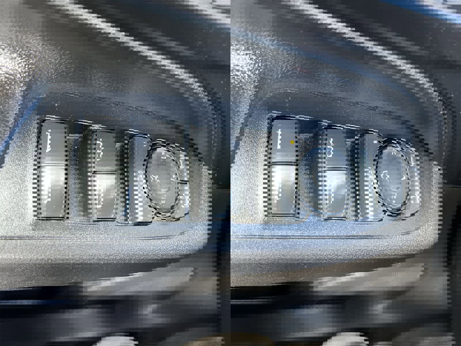 Used 2019 Chevrolet Equinox LT w/ Driver Convenience Package image 17