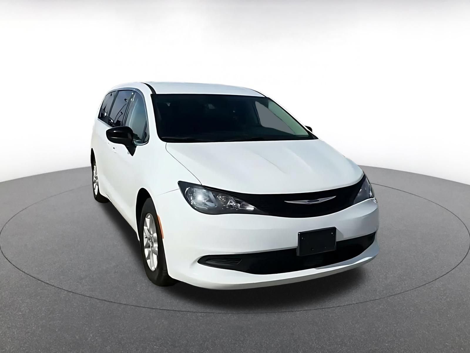 Used 2024 Chrysler Voyager LX FWD image 3