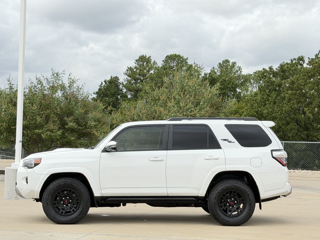 Used 2024 Toyota 4Runner TRD Off-Road Premium w/ Off Road Premium Plus Package AWD/4WD image 3