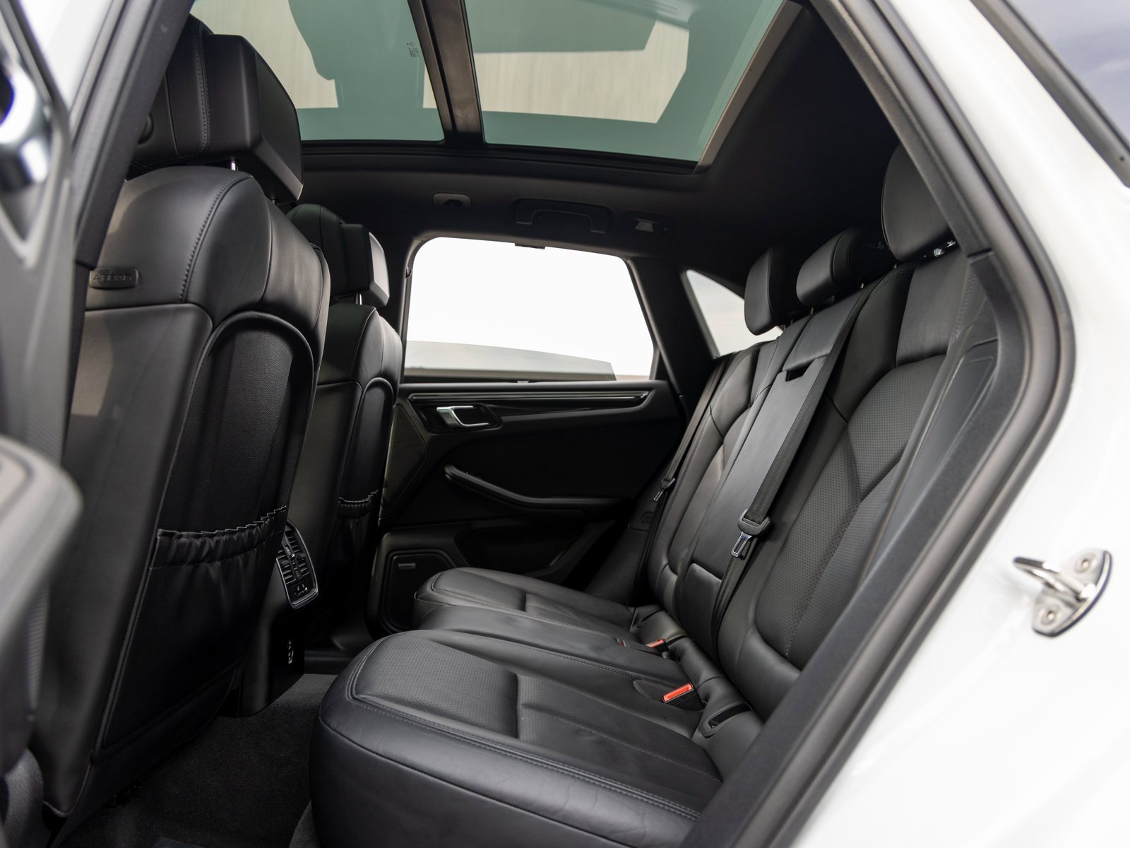 Certified 2023 Porsche Macan image 42