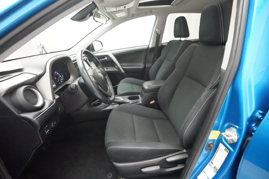 Used 2018 Toyota RAV4 XLE w/ Plus Extra Value Package AWD/4WD image 7