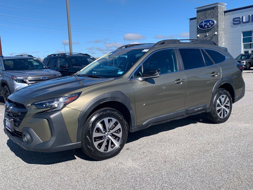 Used 2024 Subaru Outback Premium AWD/4WD image 3