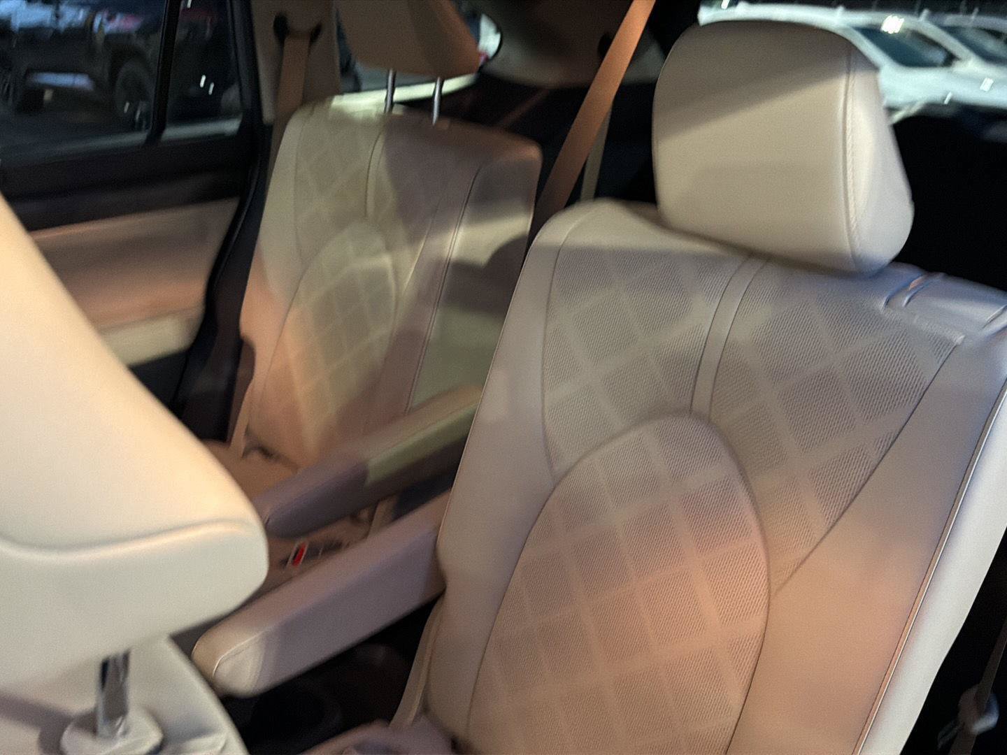Used 2023 Toyota Highlander Platinum FWD image 32