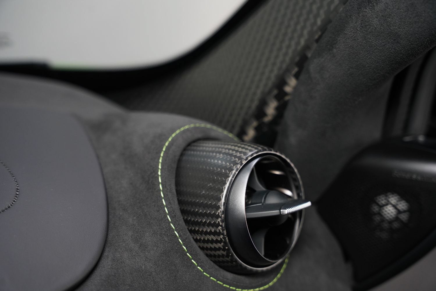 Used 2024 McLaren 750S Spider RWD image 34