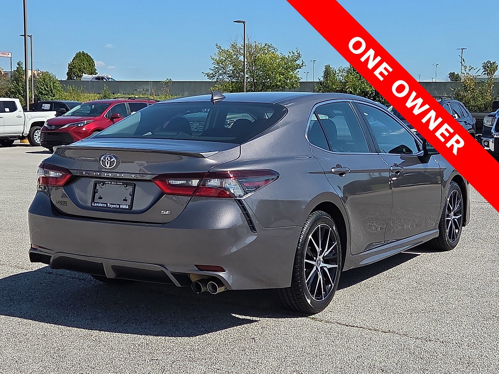 Used 2024 Toyota Camry SE image 5